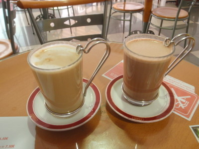 Caf&eacute; y Leite and Chocolate Quente.